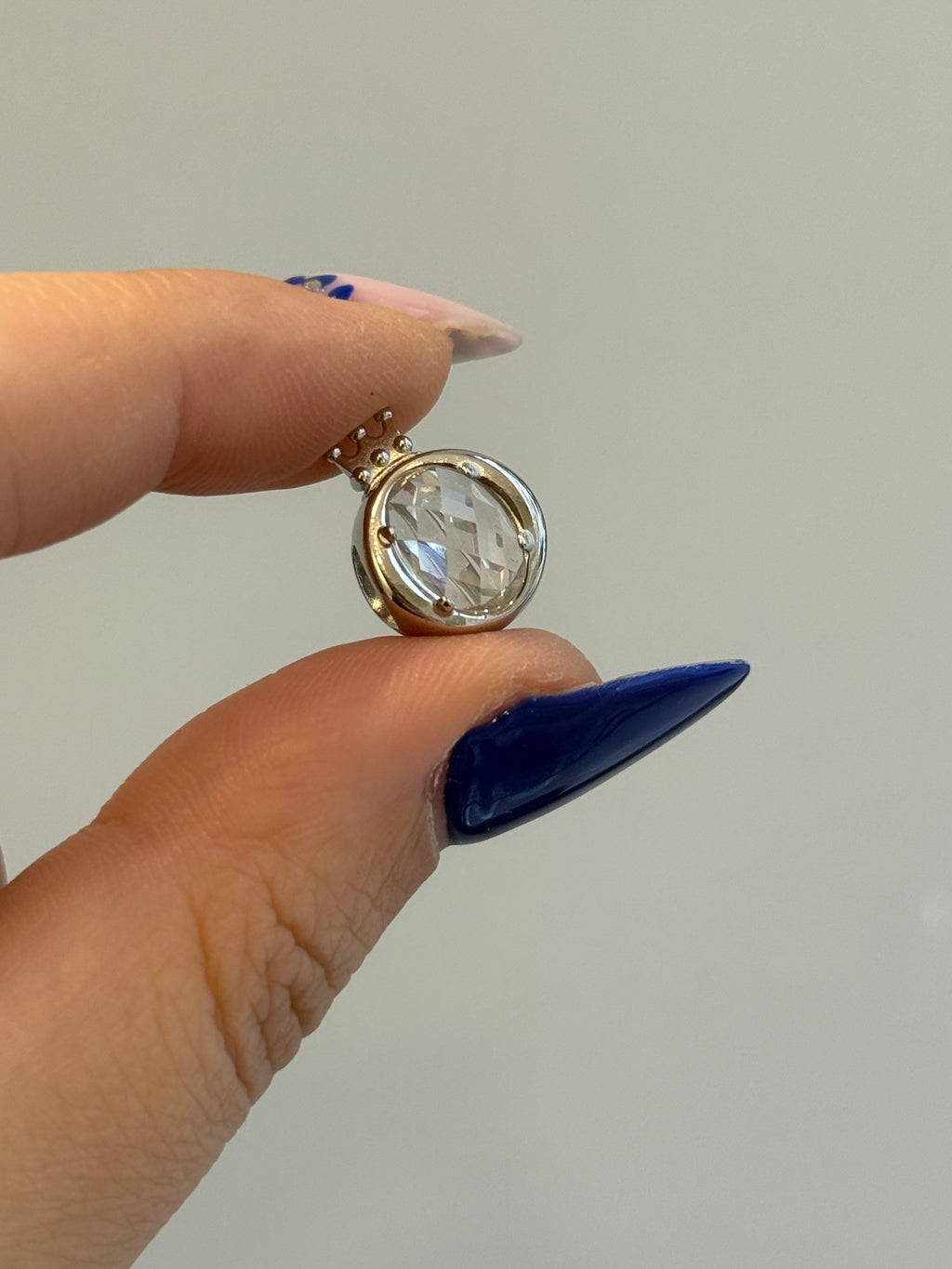 Çelik Taşlı Taç Charm