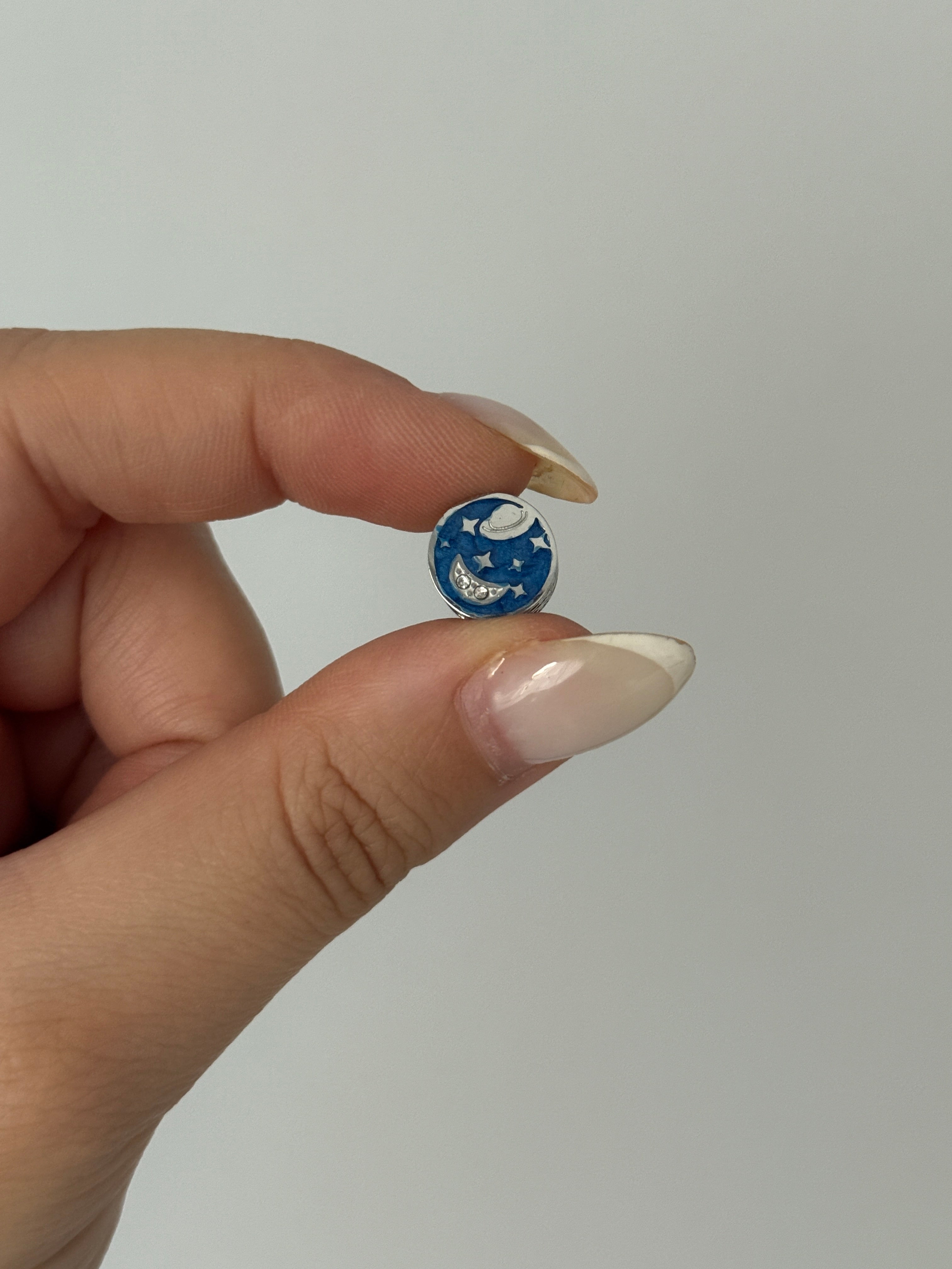 Çelik Dünya Ay Charm