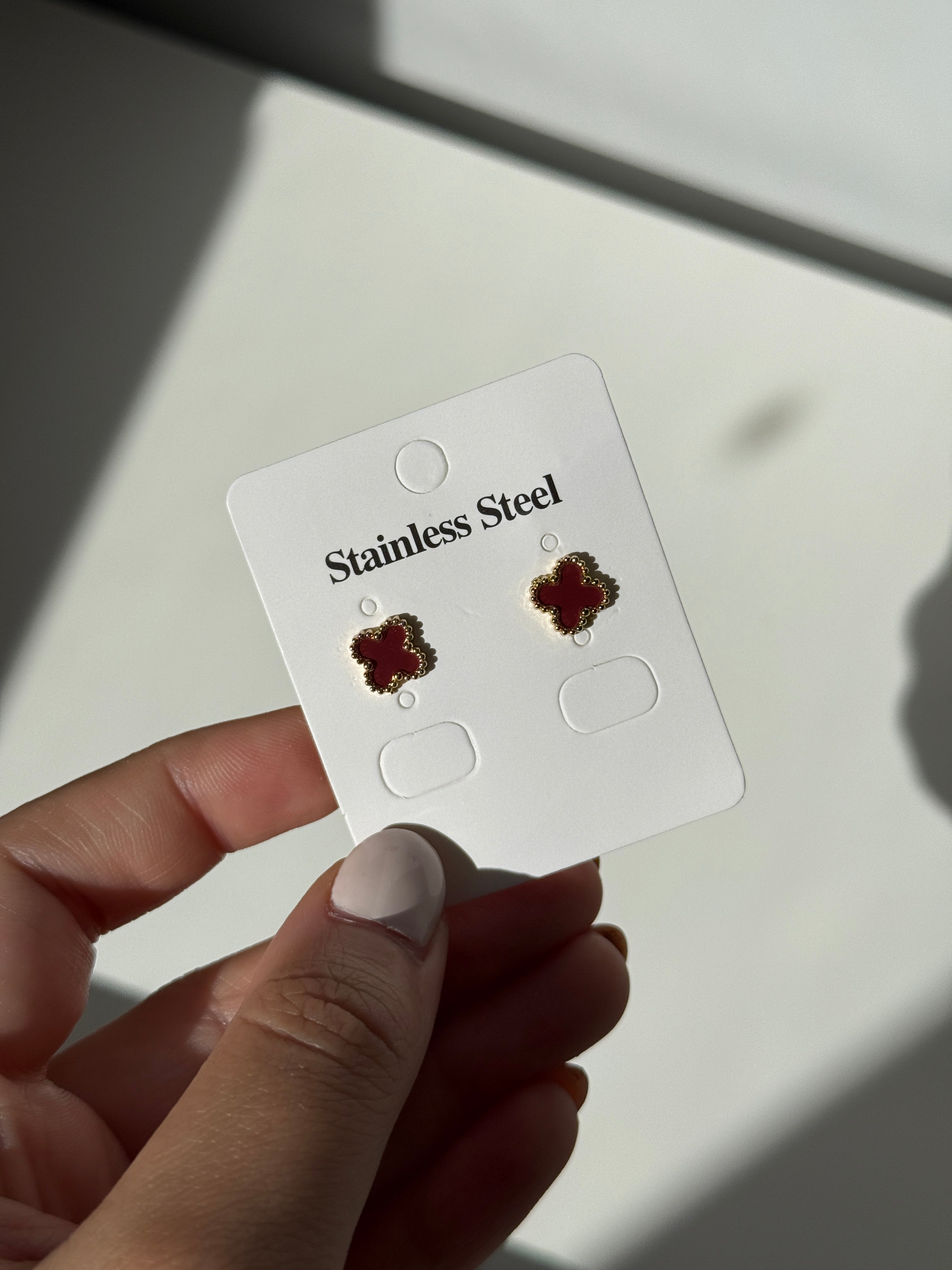 Çelik Bordo Van Cl**f Küpe