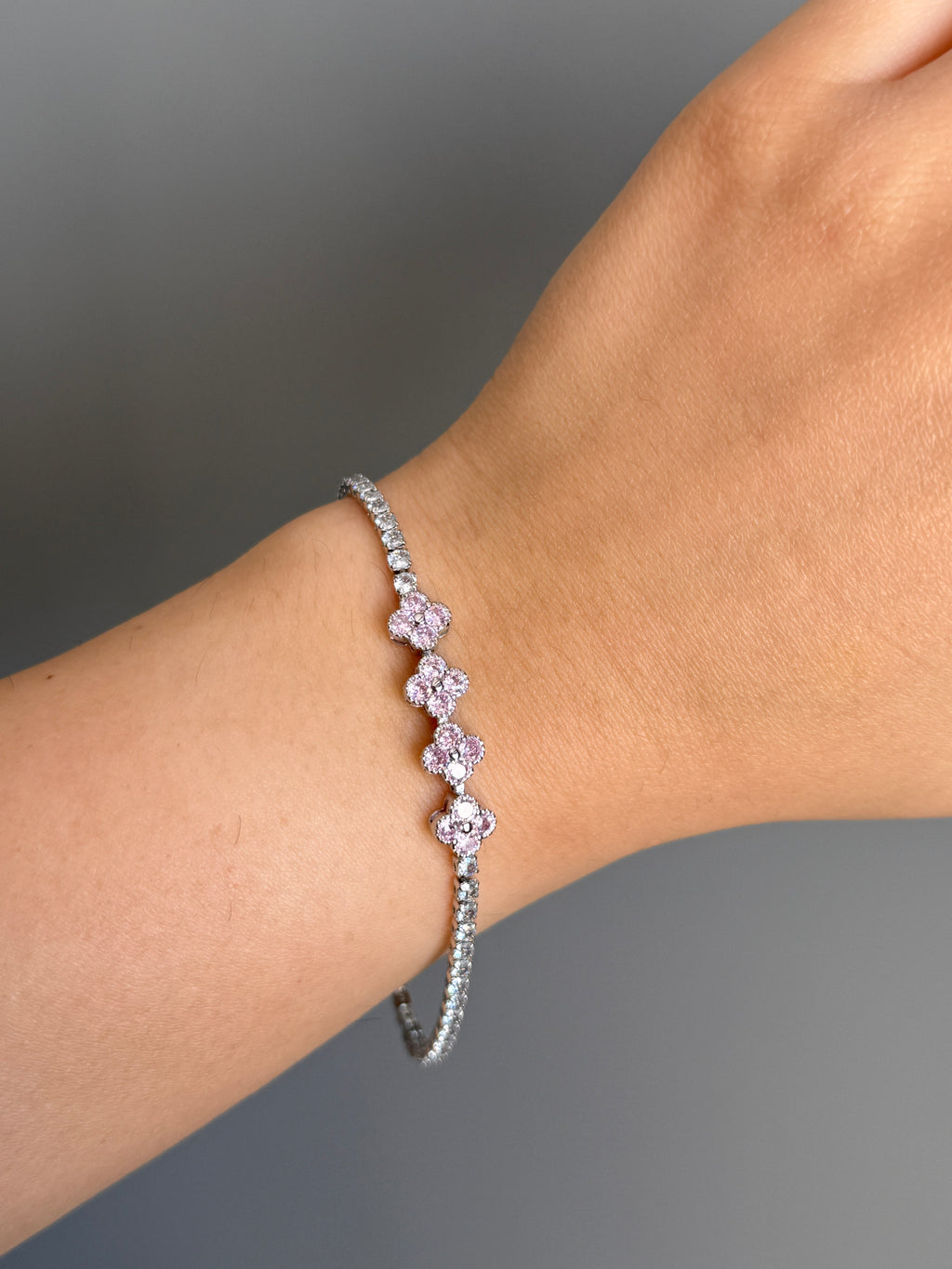 Ayarlanabilir Çelik Pembe Taşlı Van Cl**f Su Yolu Bileklik