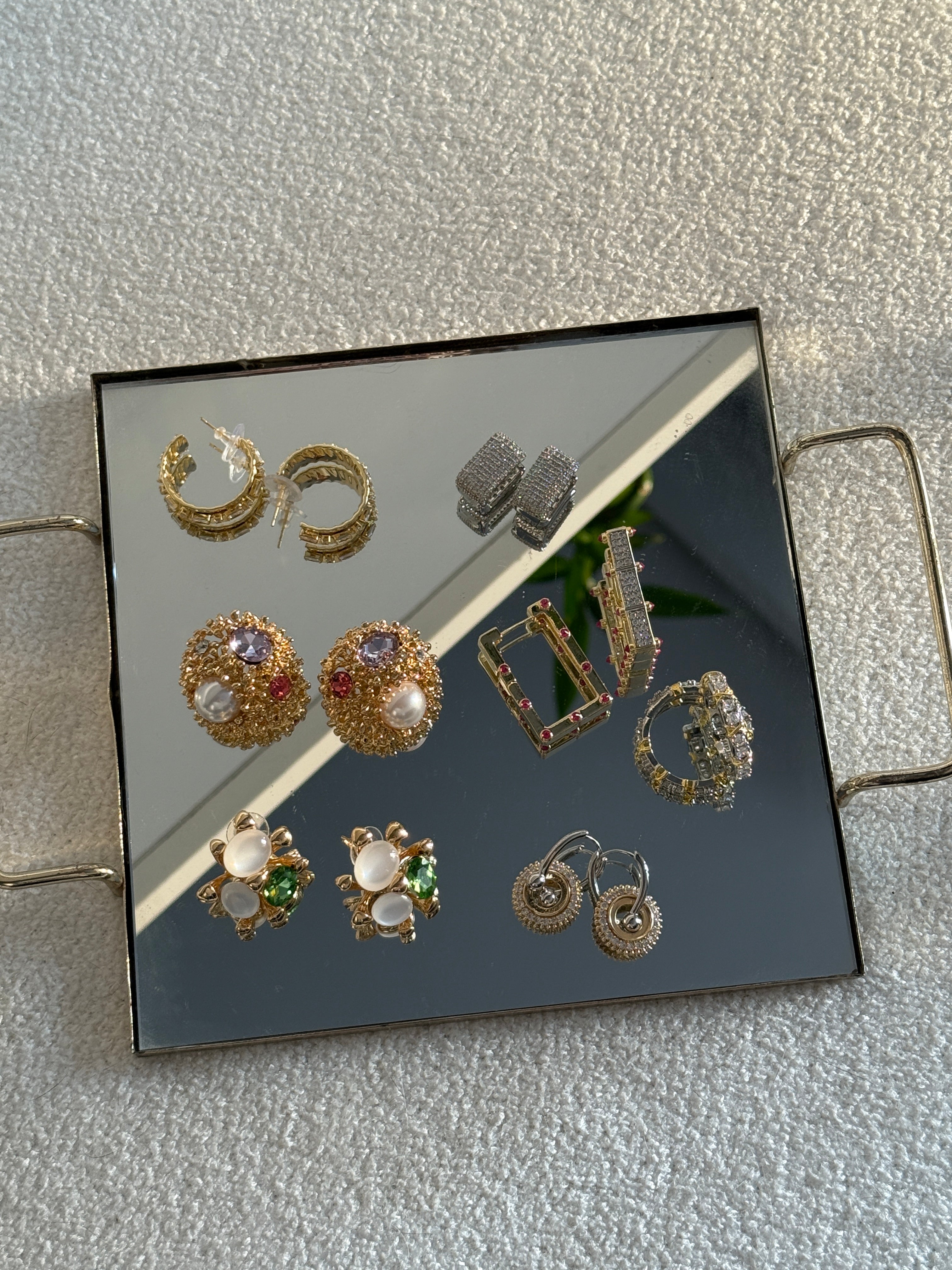 Taşlı Kare Minimalist Küpe