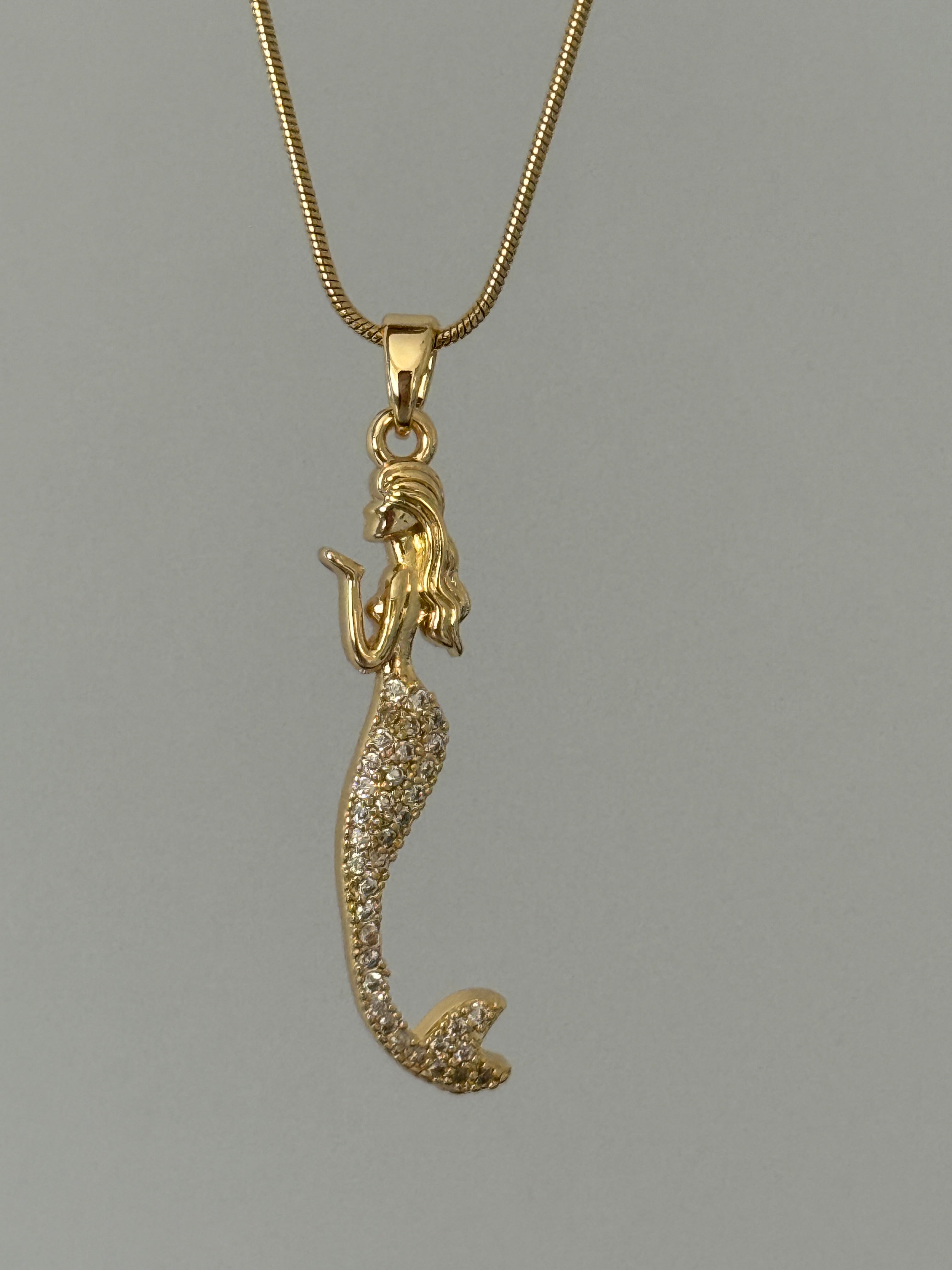 Çelik Taşlı Deniz Kızı Kolye