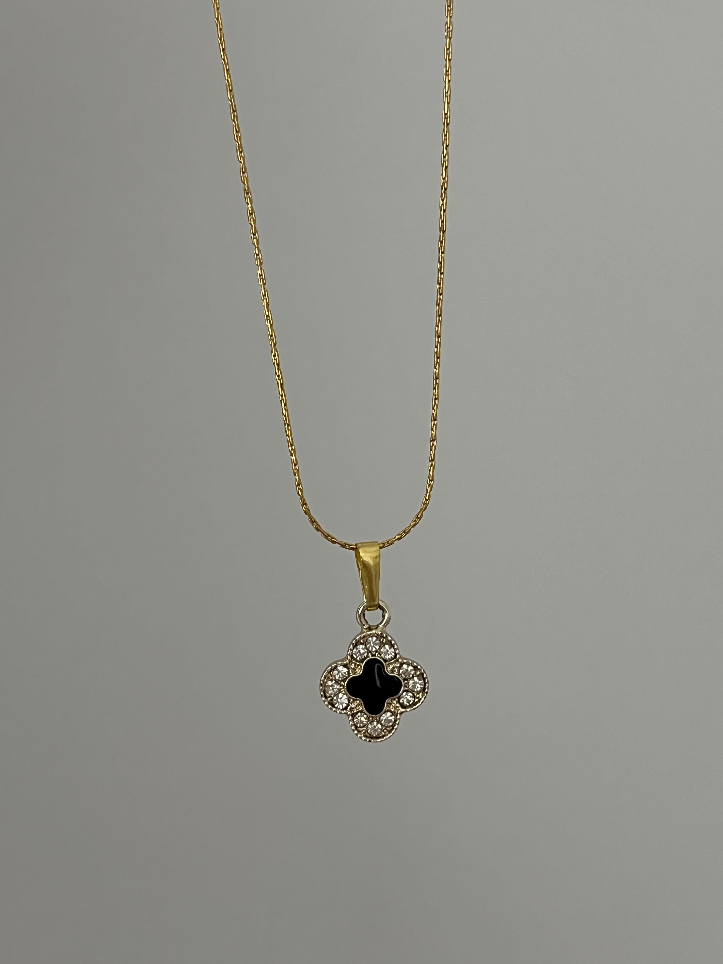 Özel Yapım Siyah Van Cl**f Marka Model Kolye