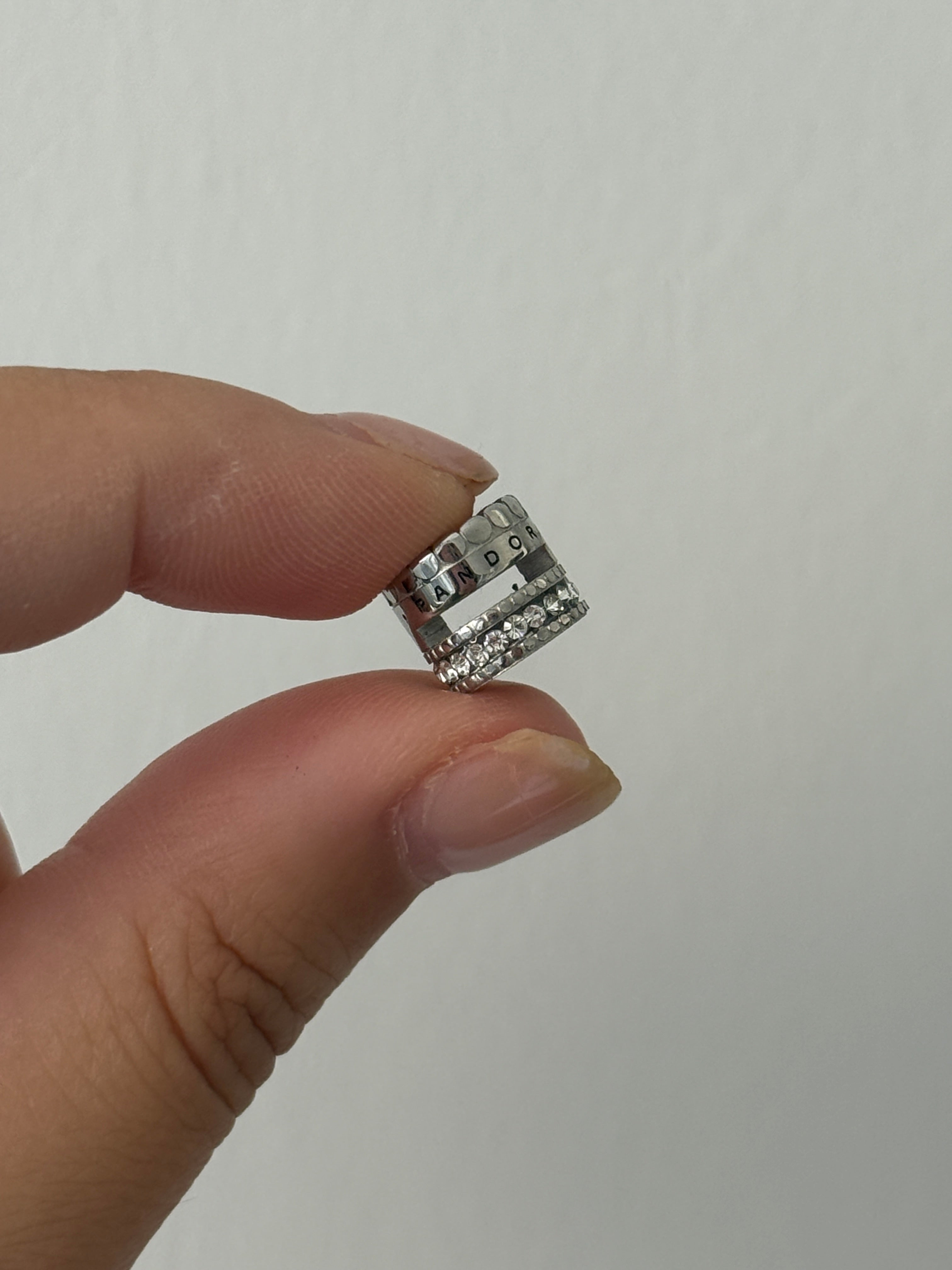 Çelik PNDR Yazılı Taşlı Charm