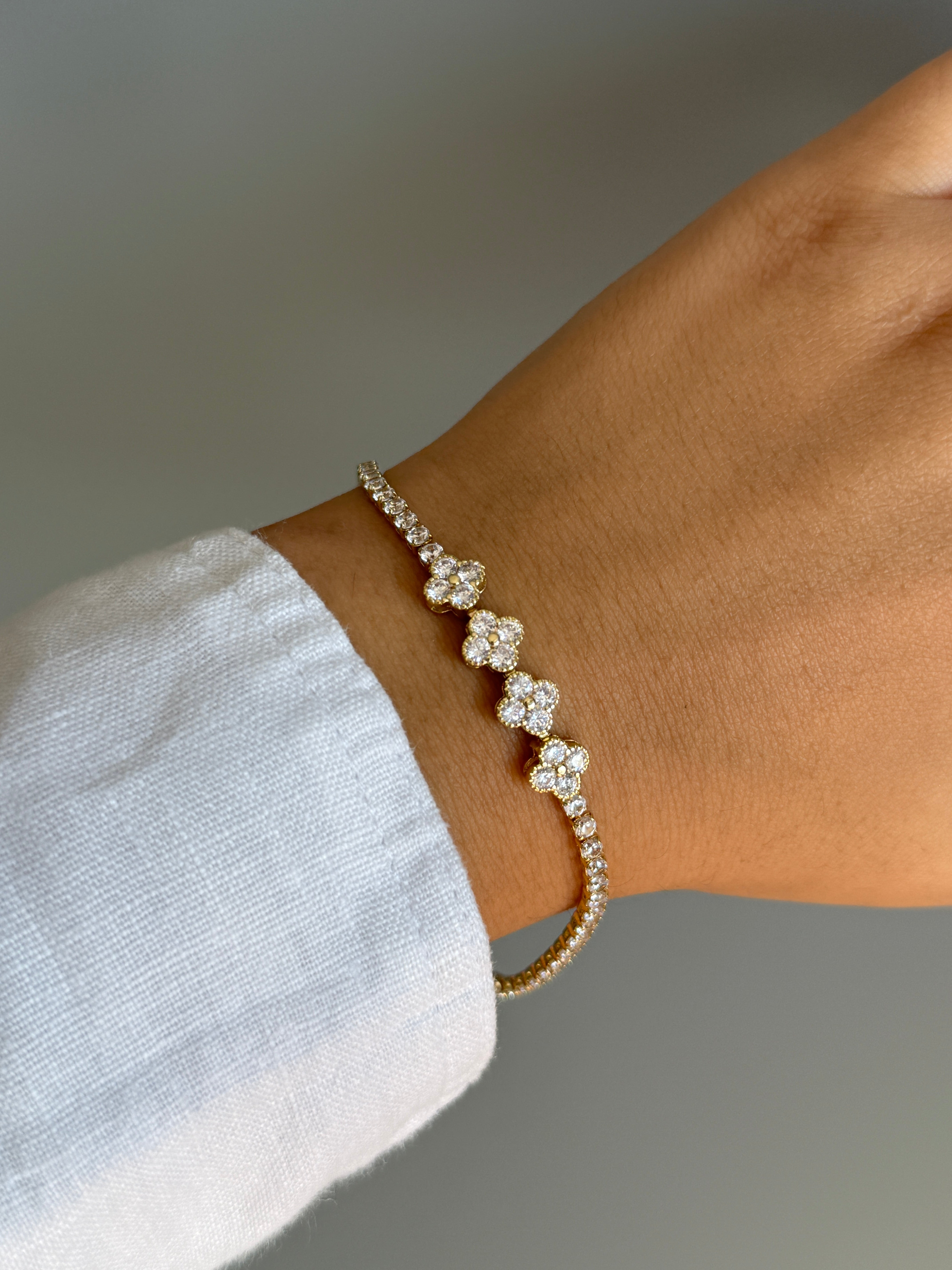 Taşlı Van Cl**f Marka Model Bileklik