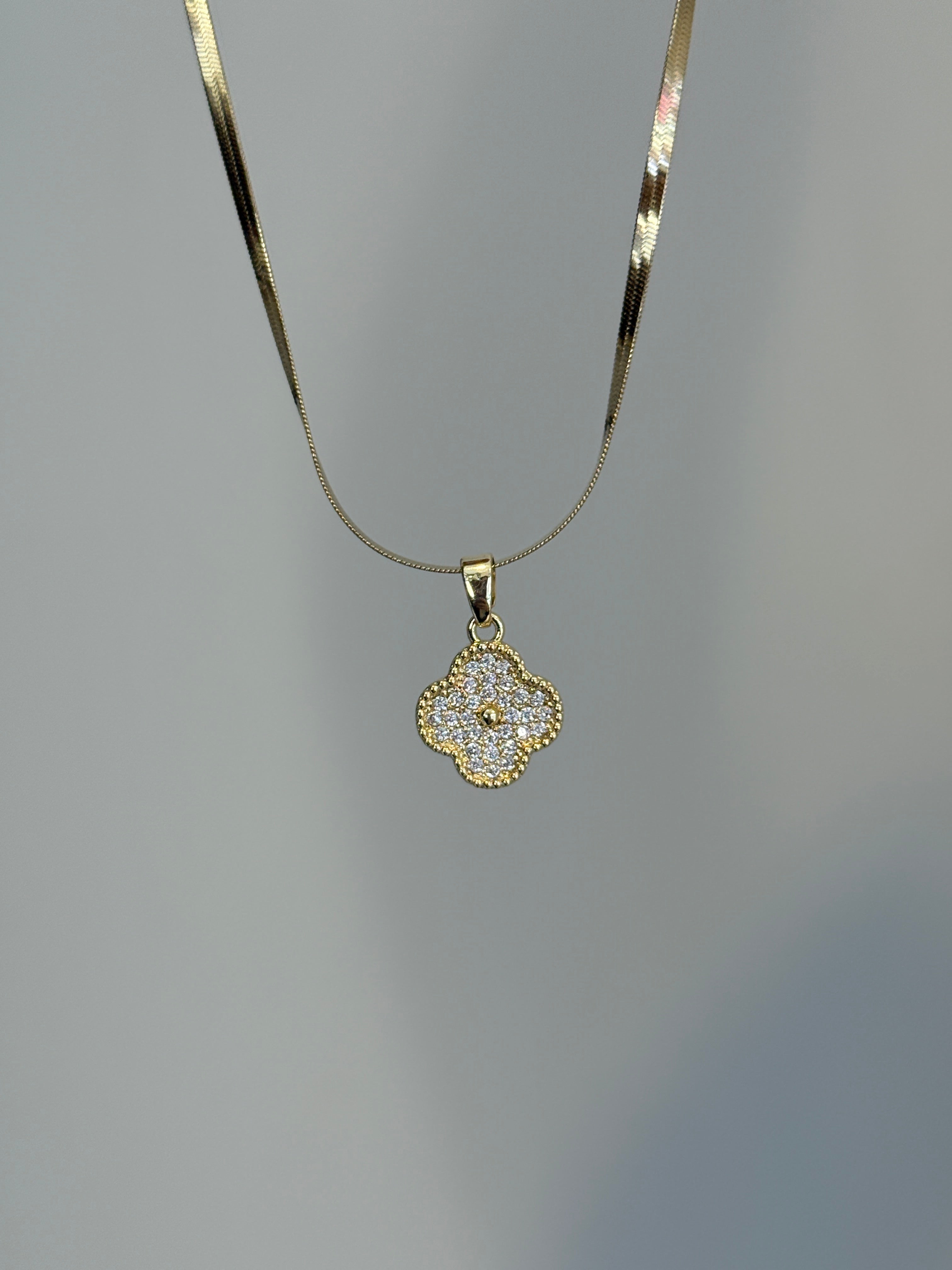 Çelik Taşlı Gold Van Cleef Kolye
