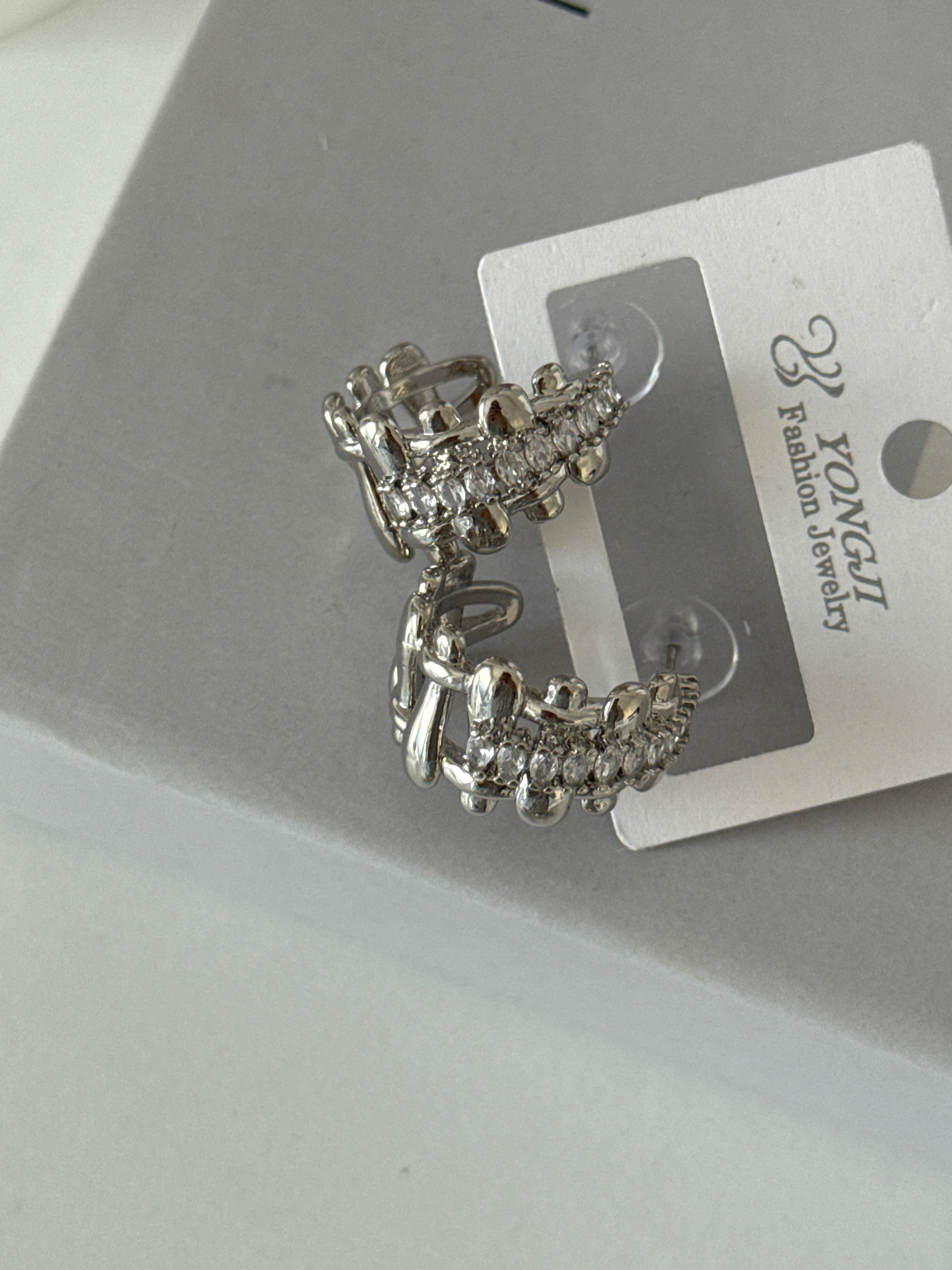 Taşlı Bombeli Halka Küpe