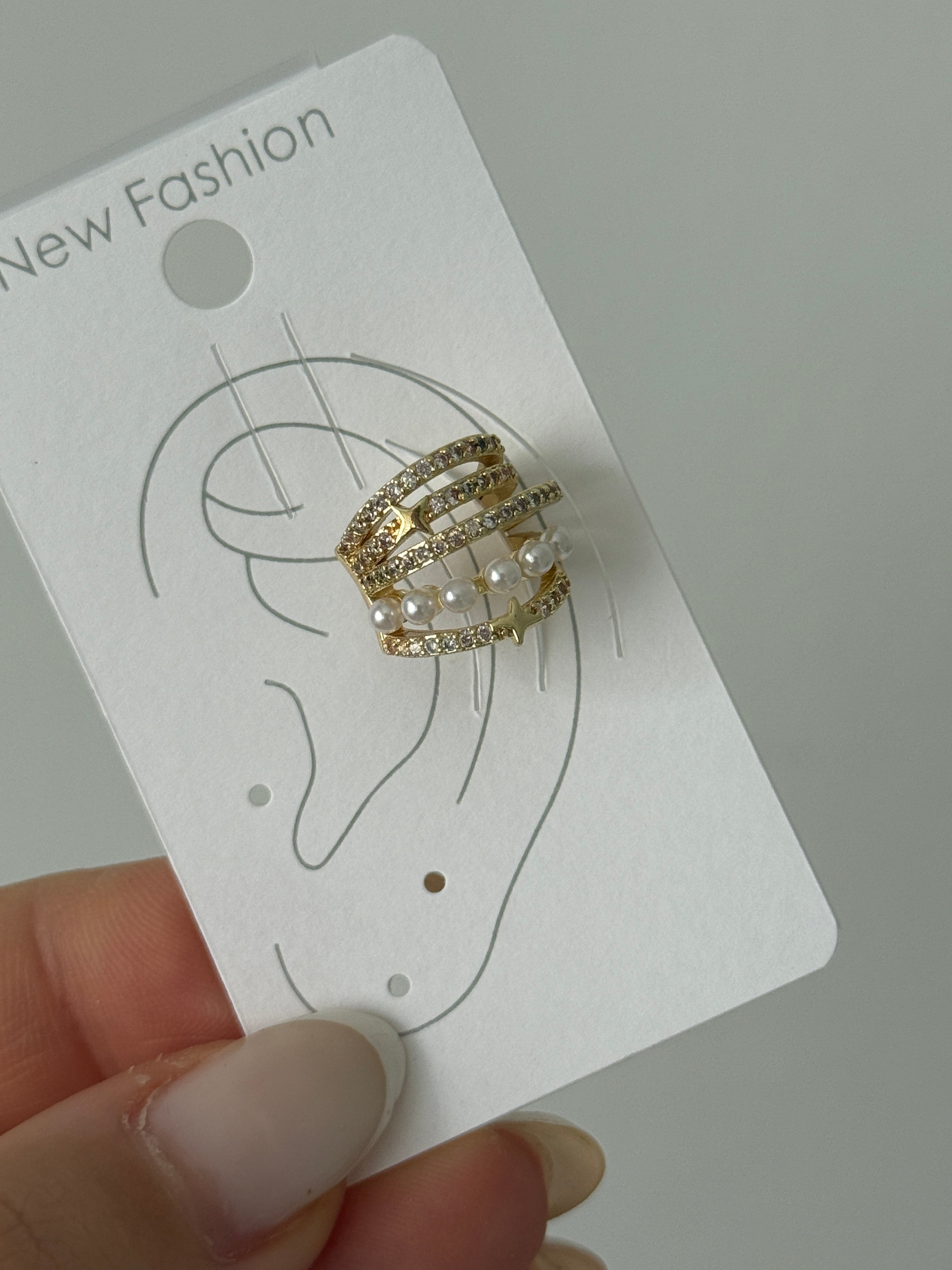 İnci ve Taş Detaylı Kıkırdak Küpe