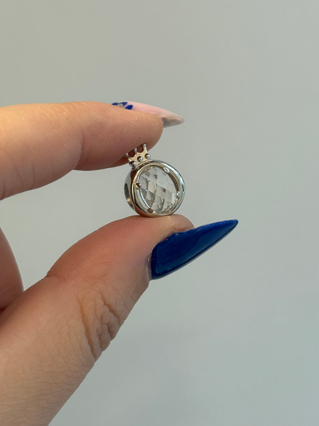 Çelik Taşlı Taç Charm