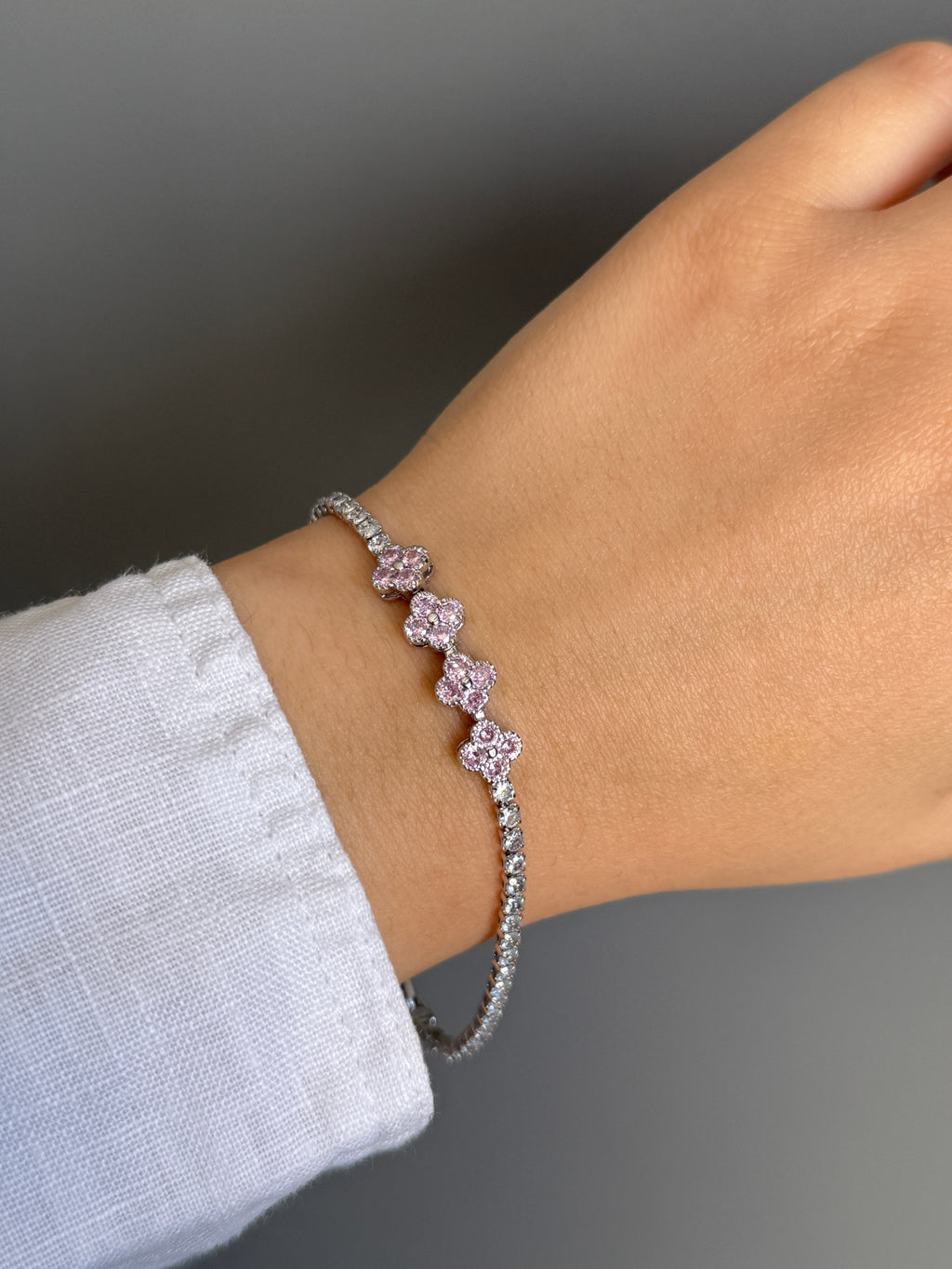 Ayarlanabilir Çelik Pembe Taşlı Van Cl**f Su Yolu Bileklik