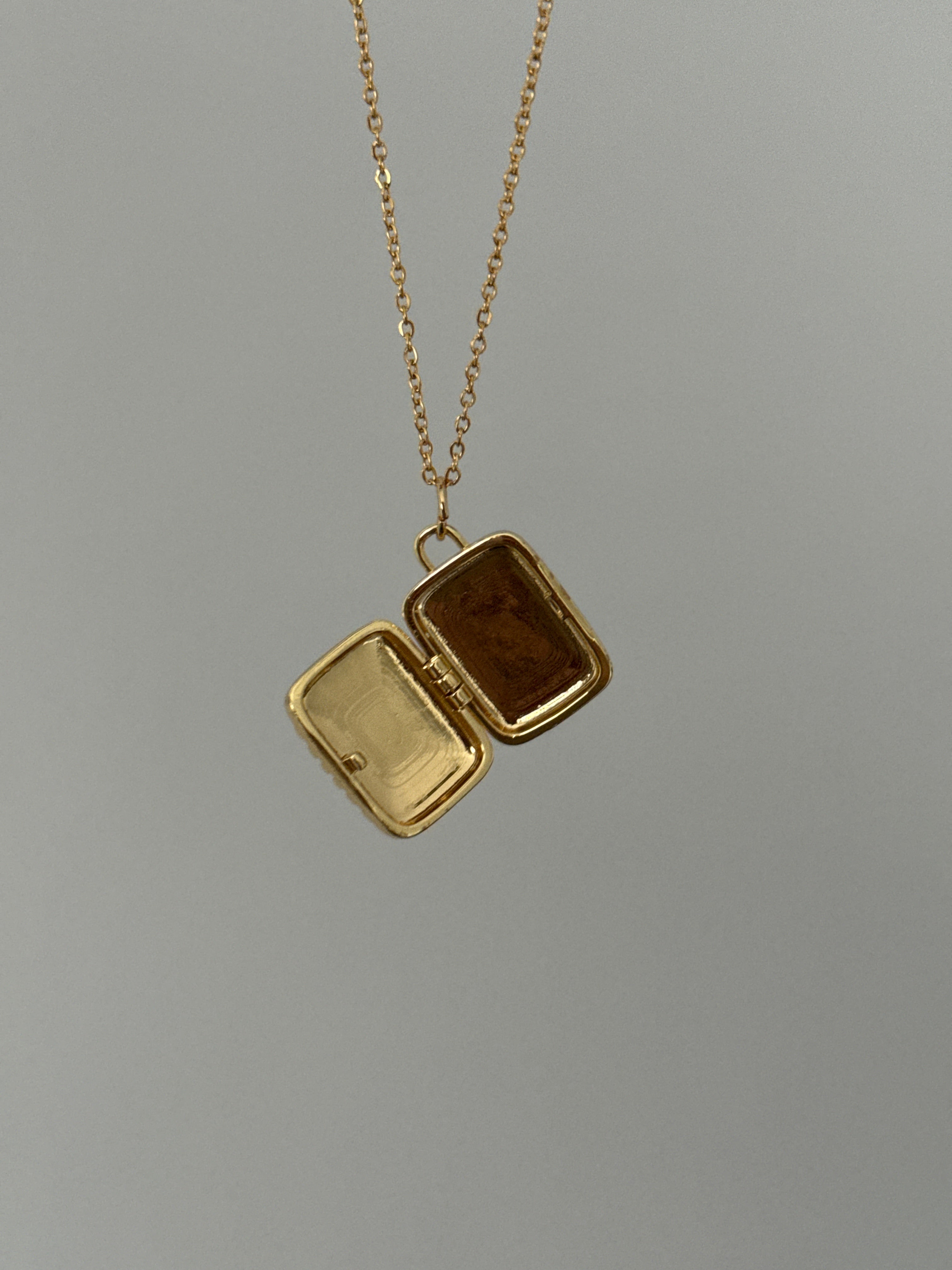 Çelik Kırmızı Kitap Kalp Resim Koyulabilen Kolye