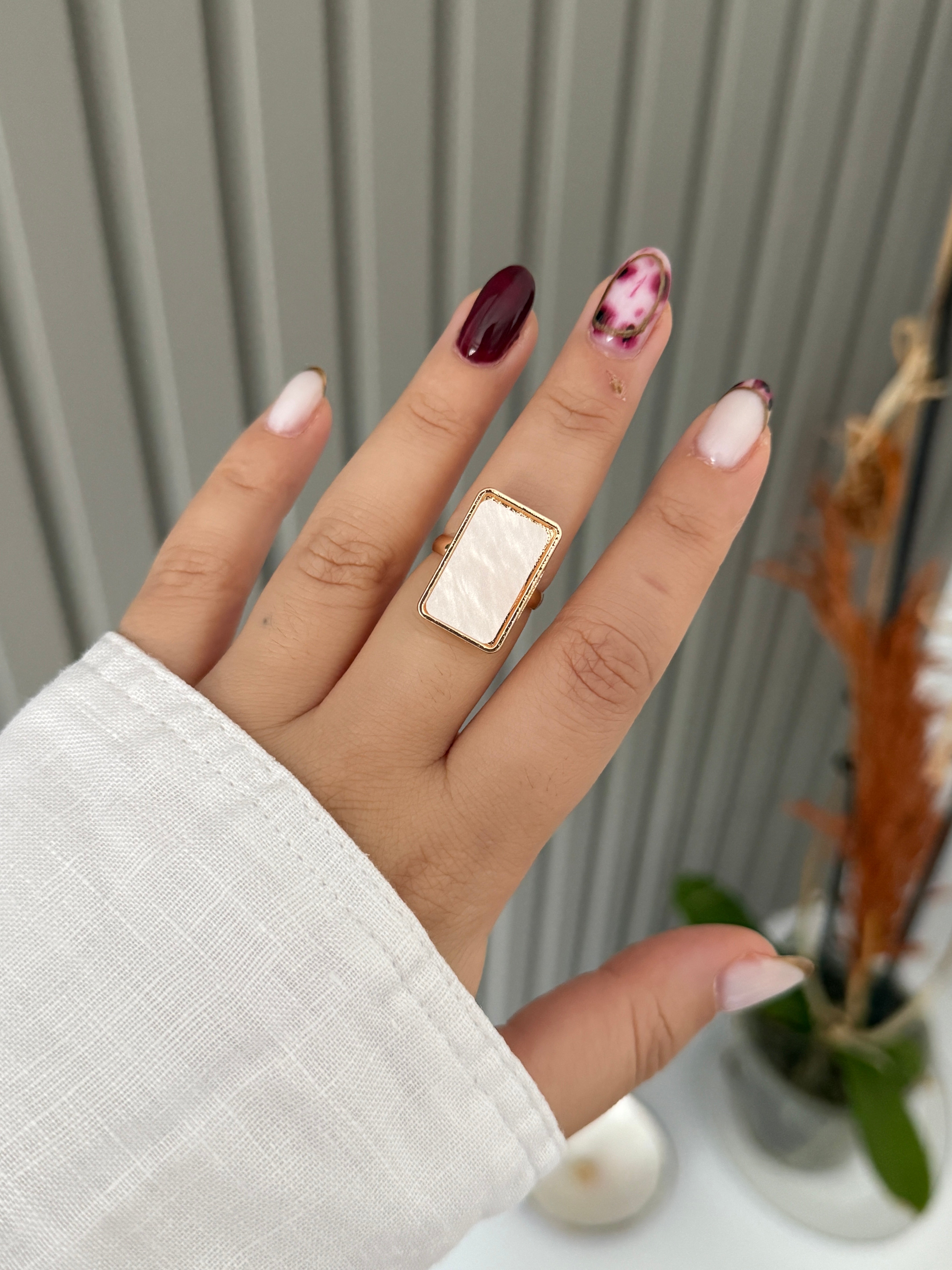 Ayarlanabilir Beyaz Taş Yüzük