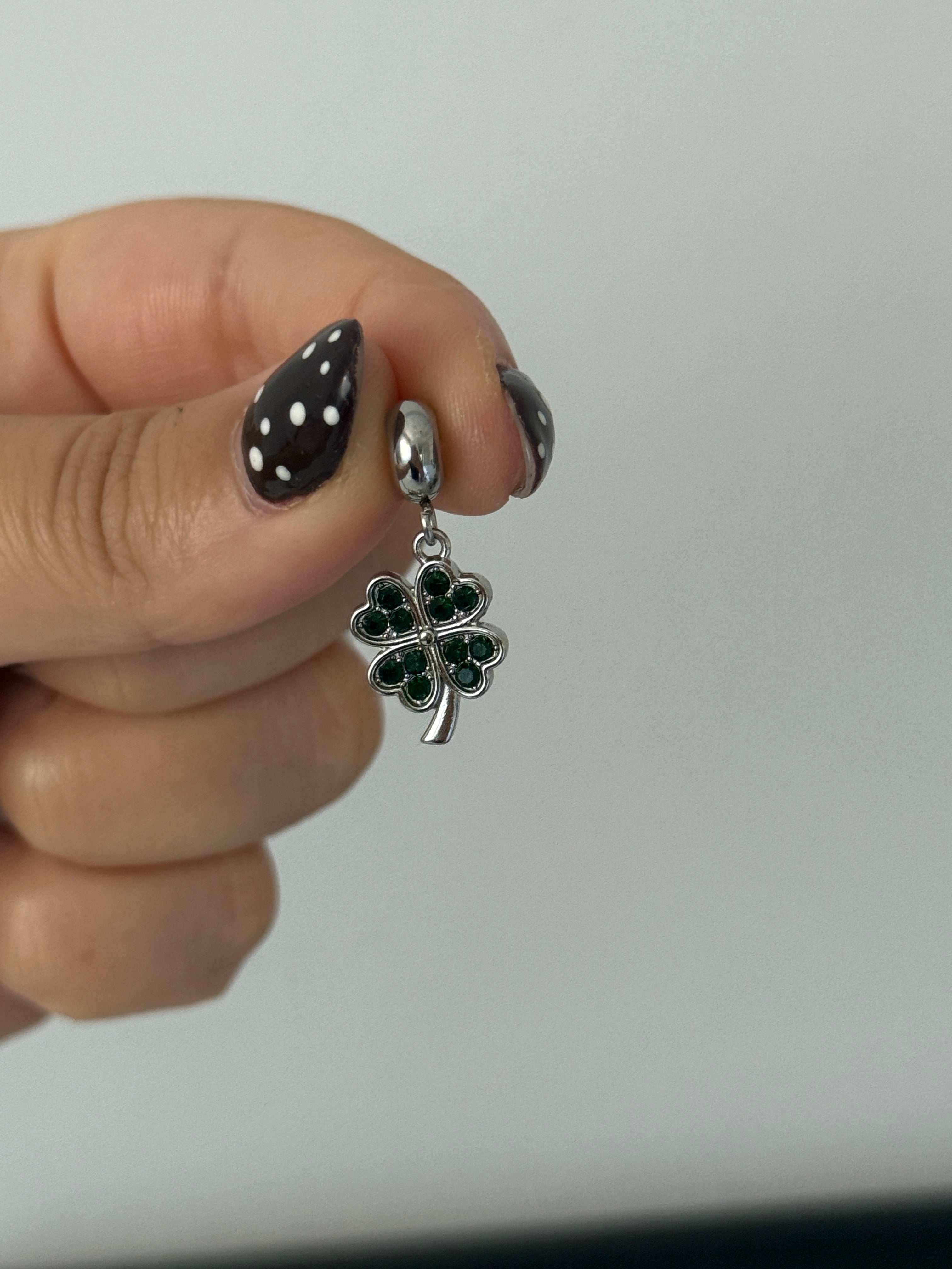 Çelik Taşlı Yonca Charm