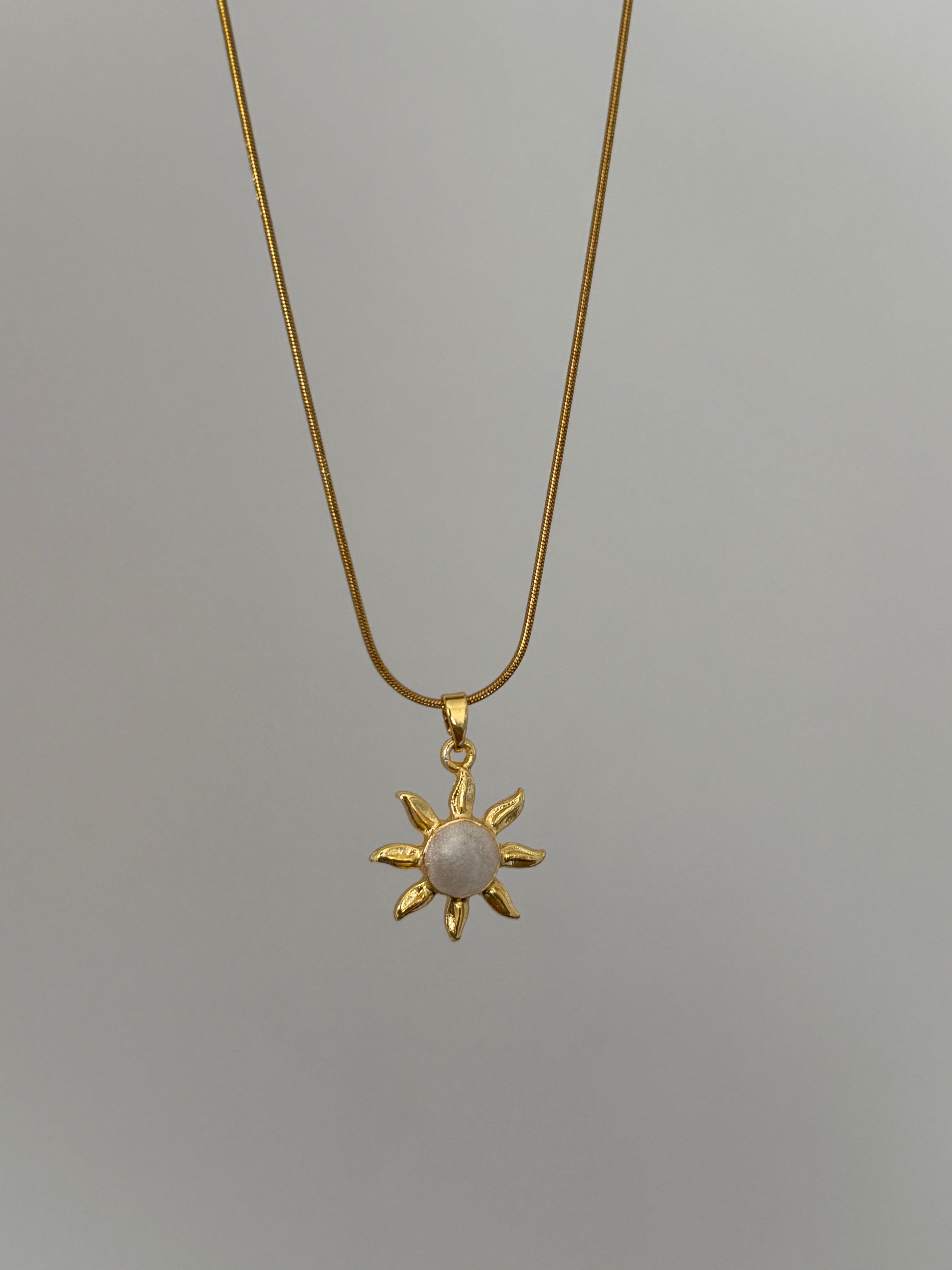 Gold Güneş Kolye