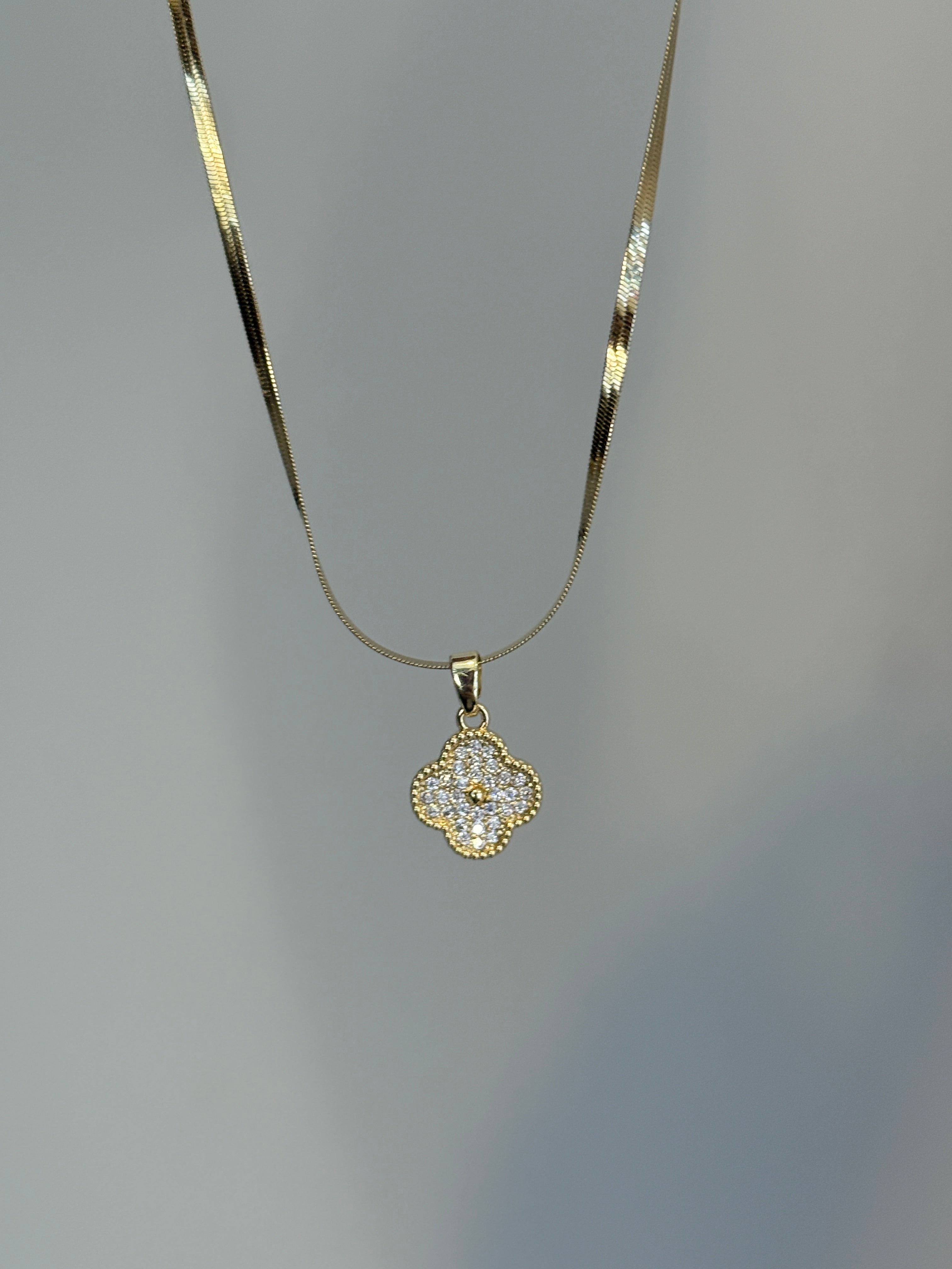 Çelik Taşlı Gold Van Cleef Kolye