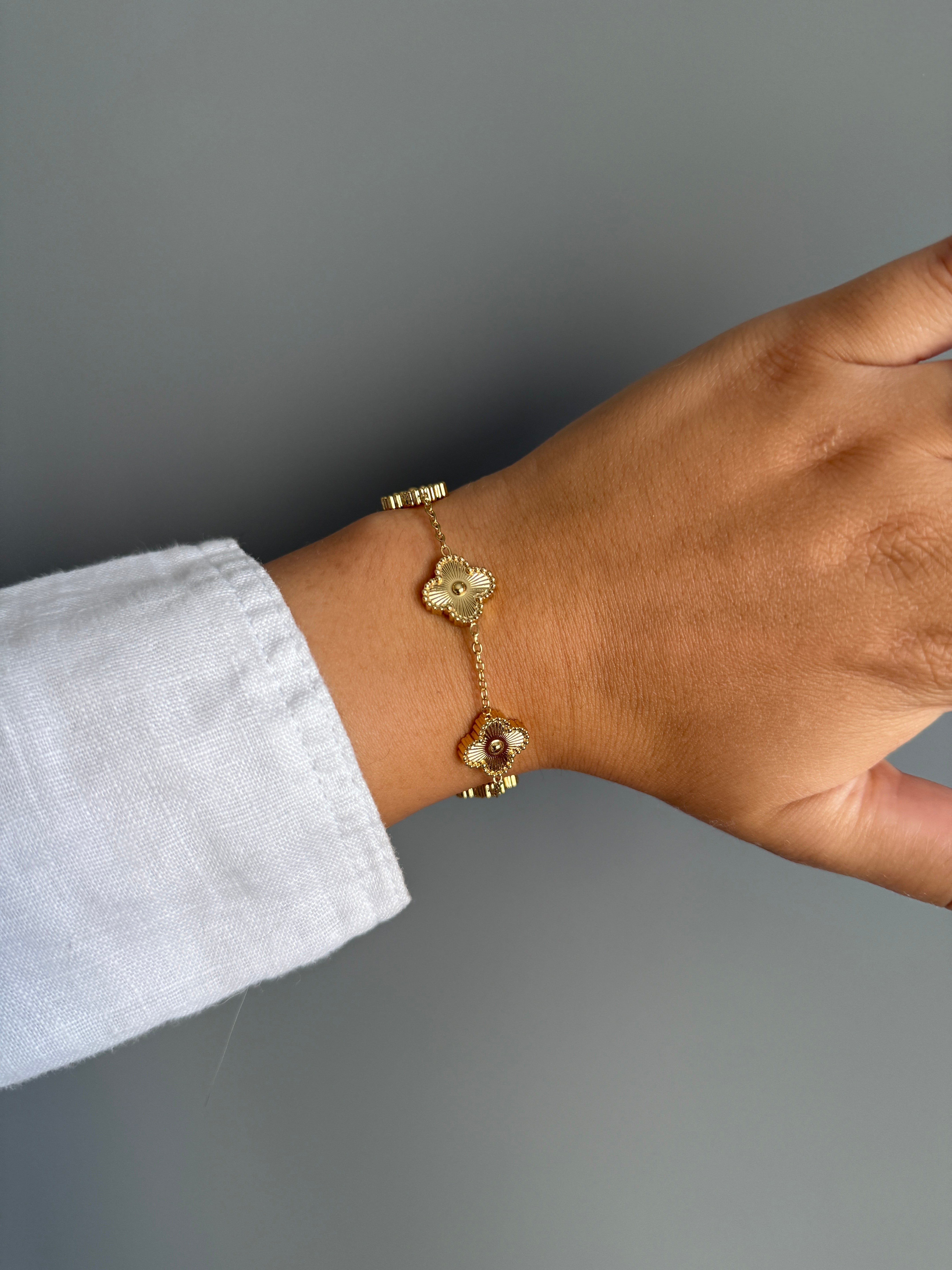 Çelik Gold  Van Cl**f Marka Model Bileklik