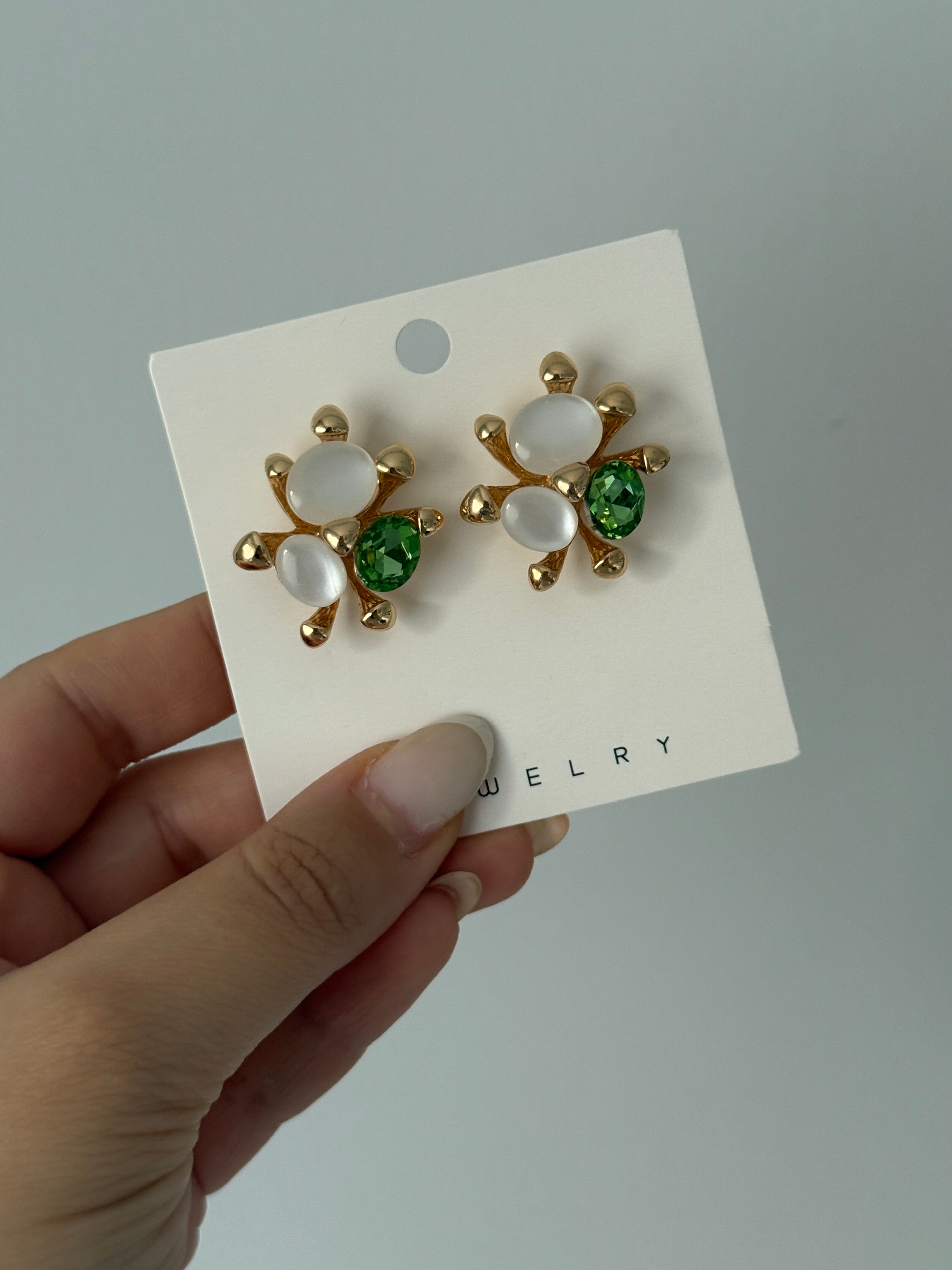 Sisal Taşlı Beyaz Küpe