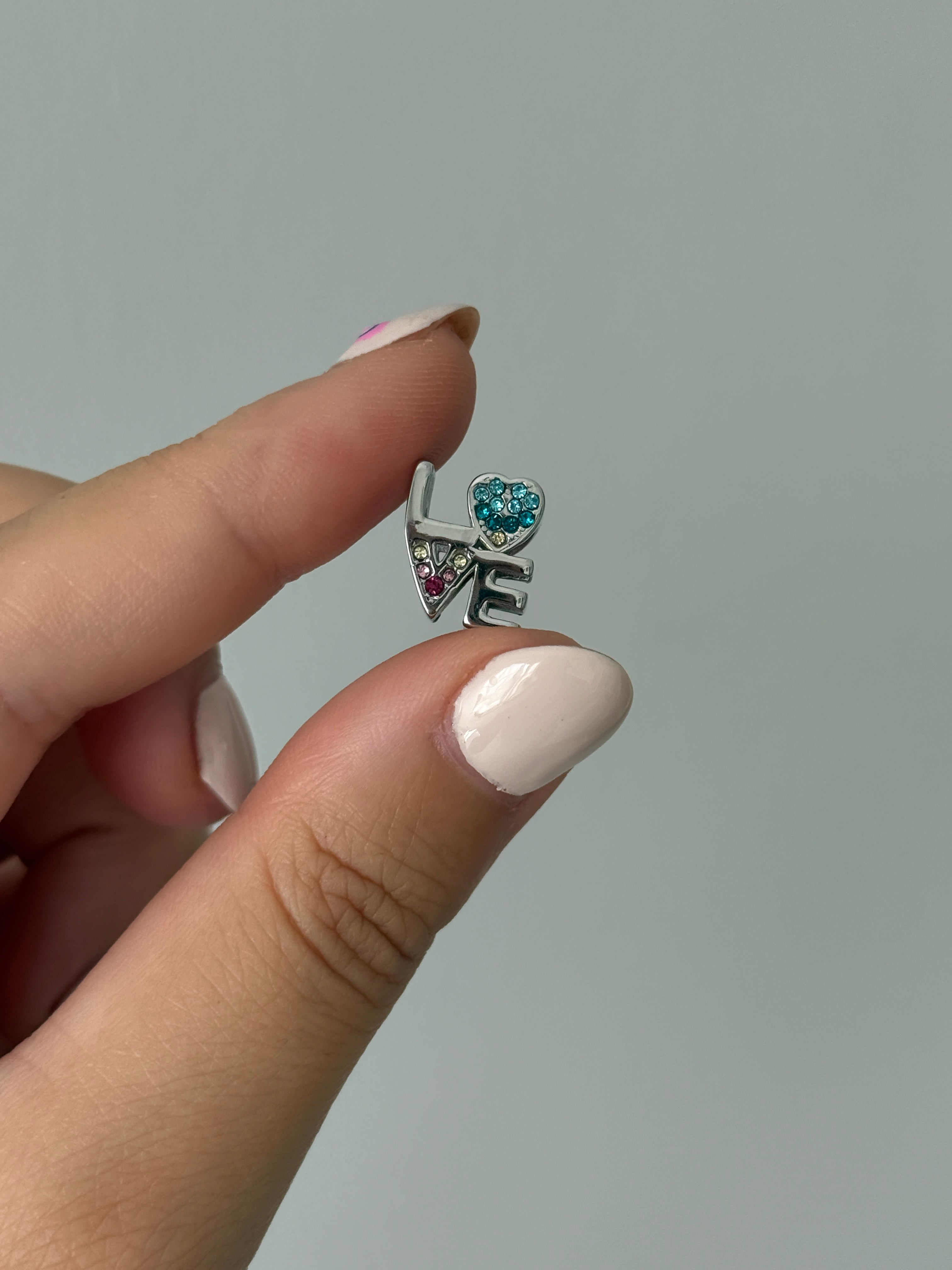 Çelik Renkli Taşlı Love Charm