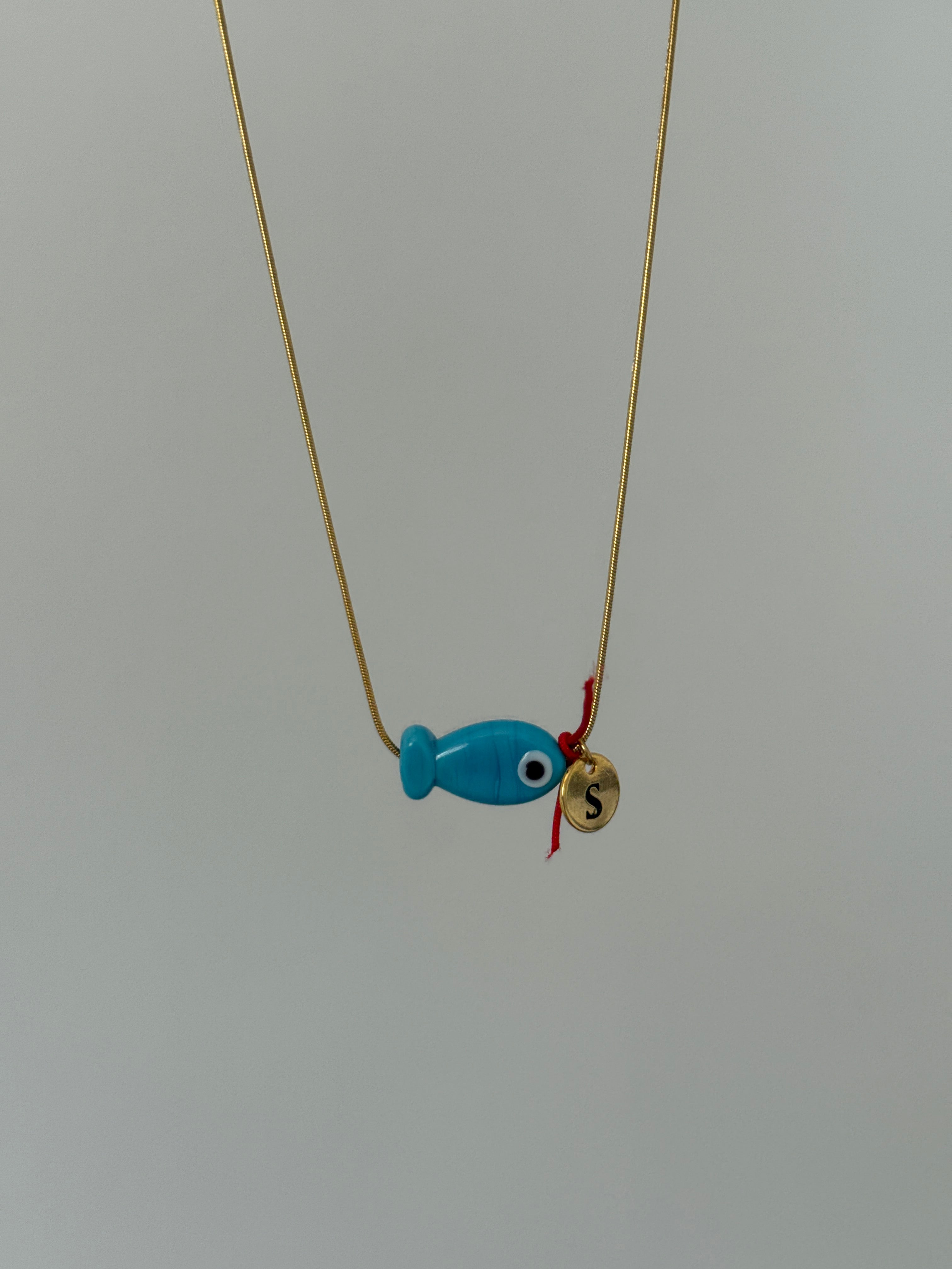 Özel Tasarım Şans Balık Kırmızı İpli Harf Kolye