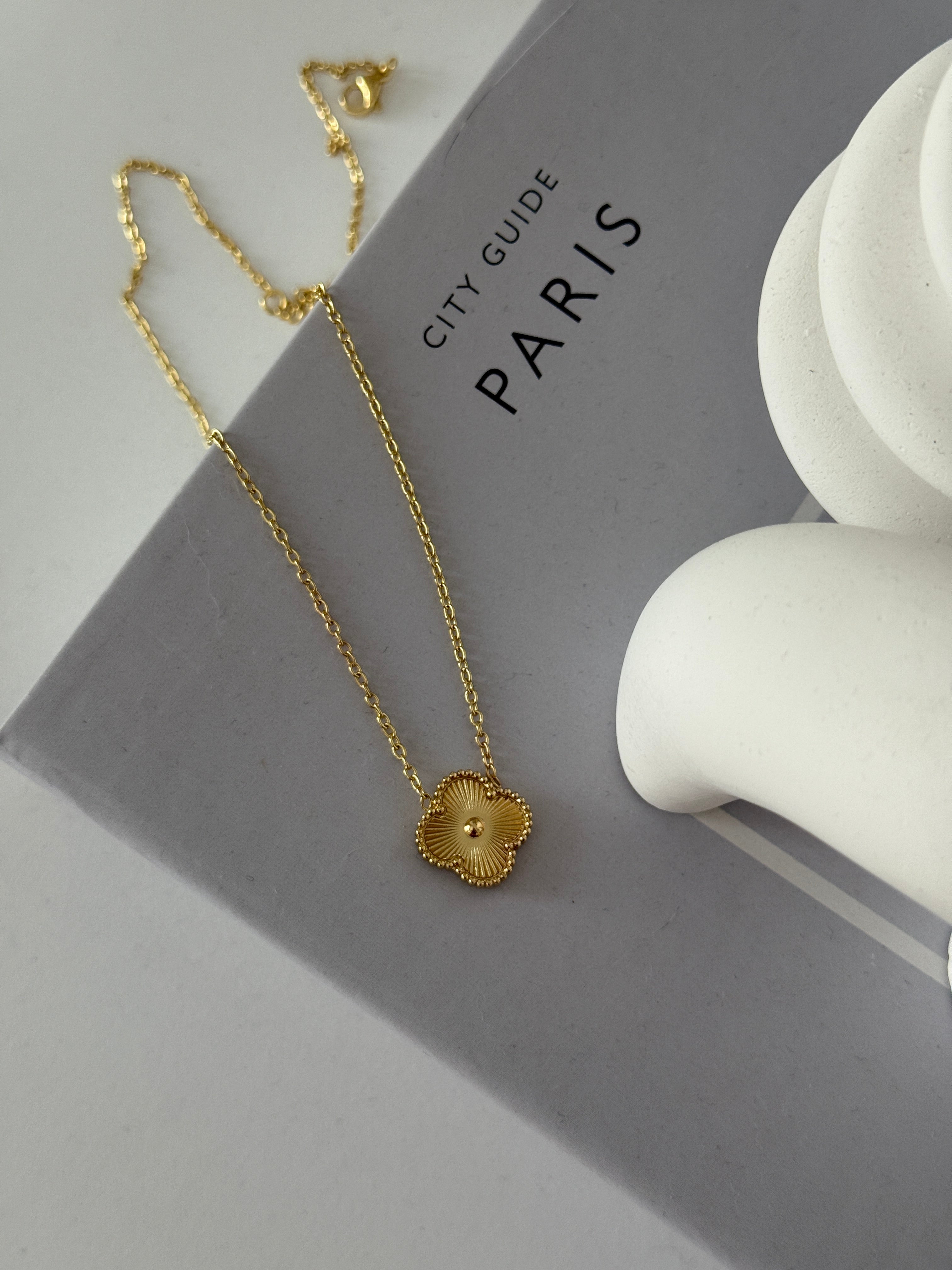 Çelik Van Cl**f Gold Marka Model Kolye