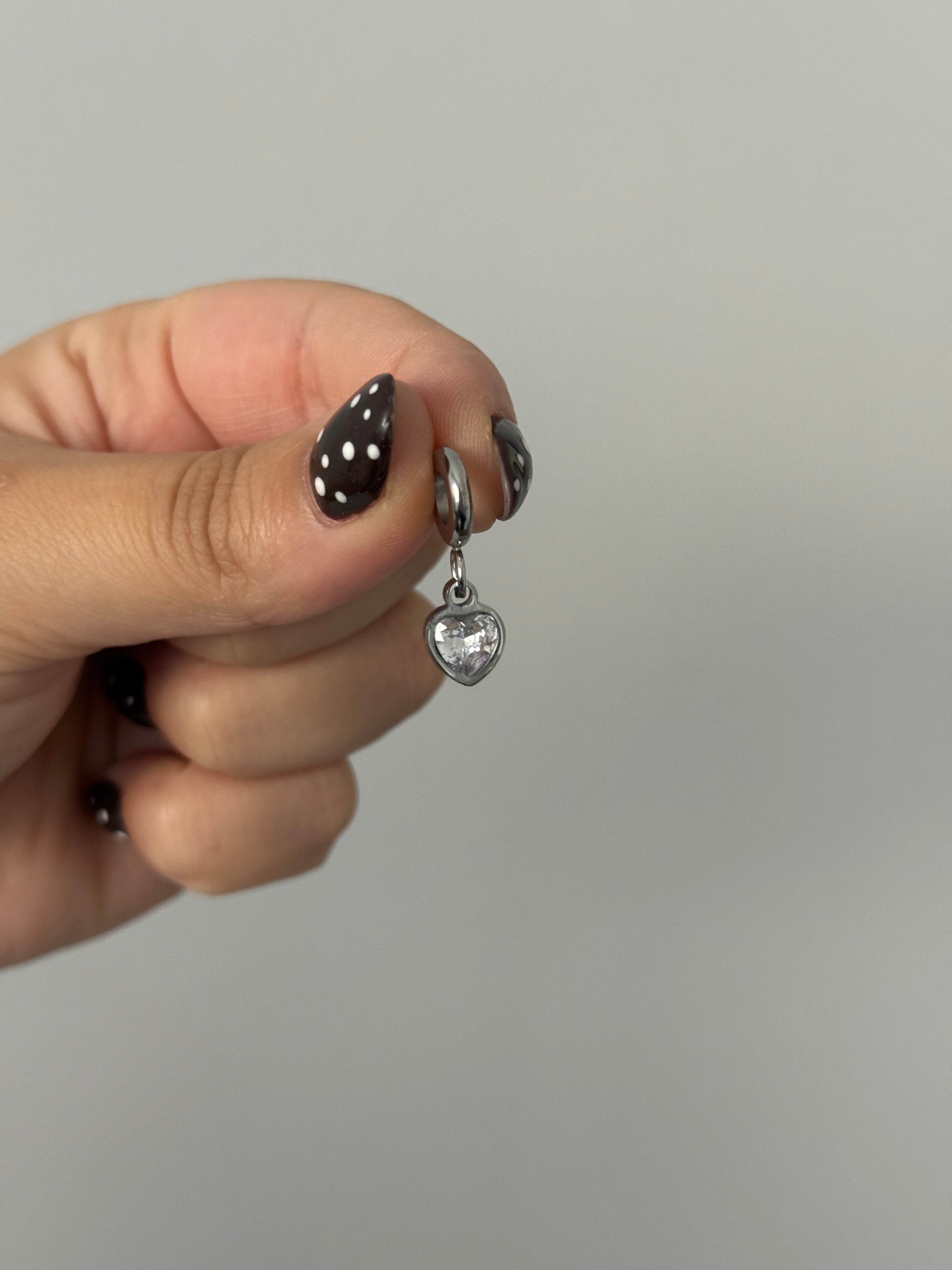 Çelik Taşlı Sallantılı Kalp Charm