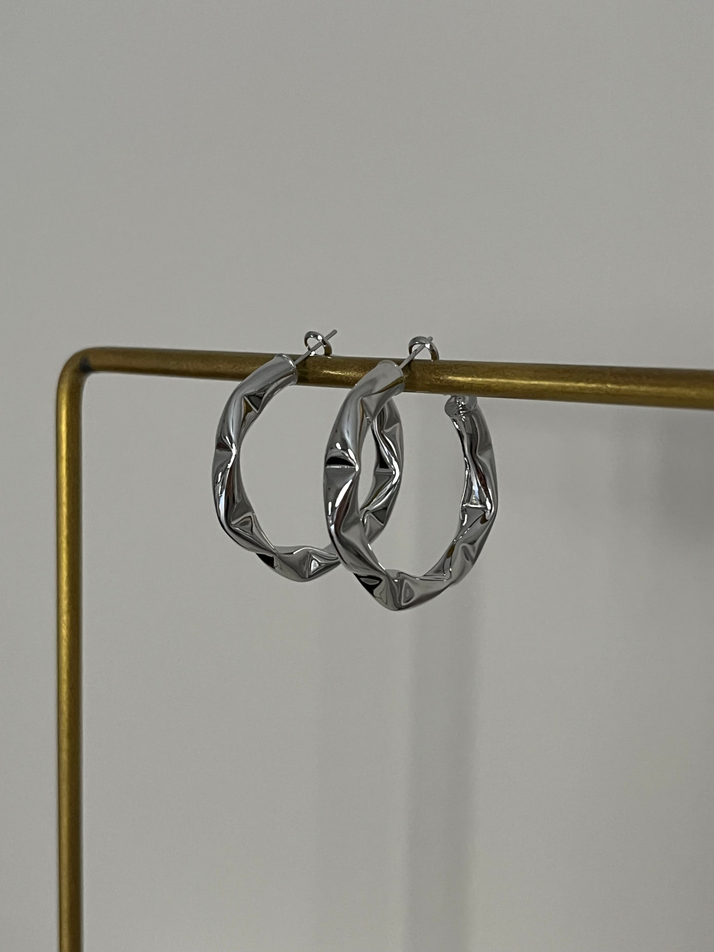 Çelik Kıvrımlı Silver Halka Küpe