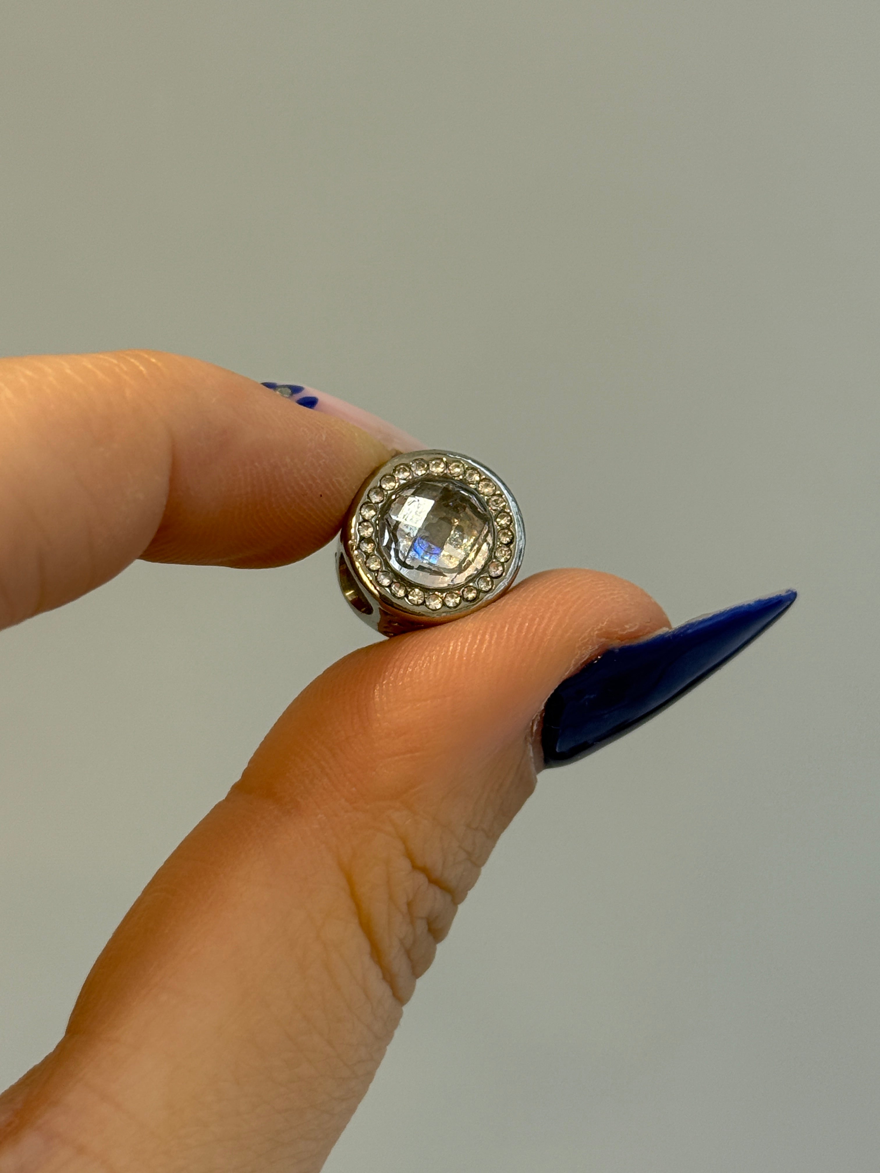 Çelik Yuvarlak Beyaz Taşlı Charm