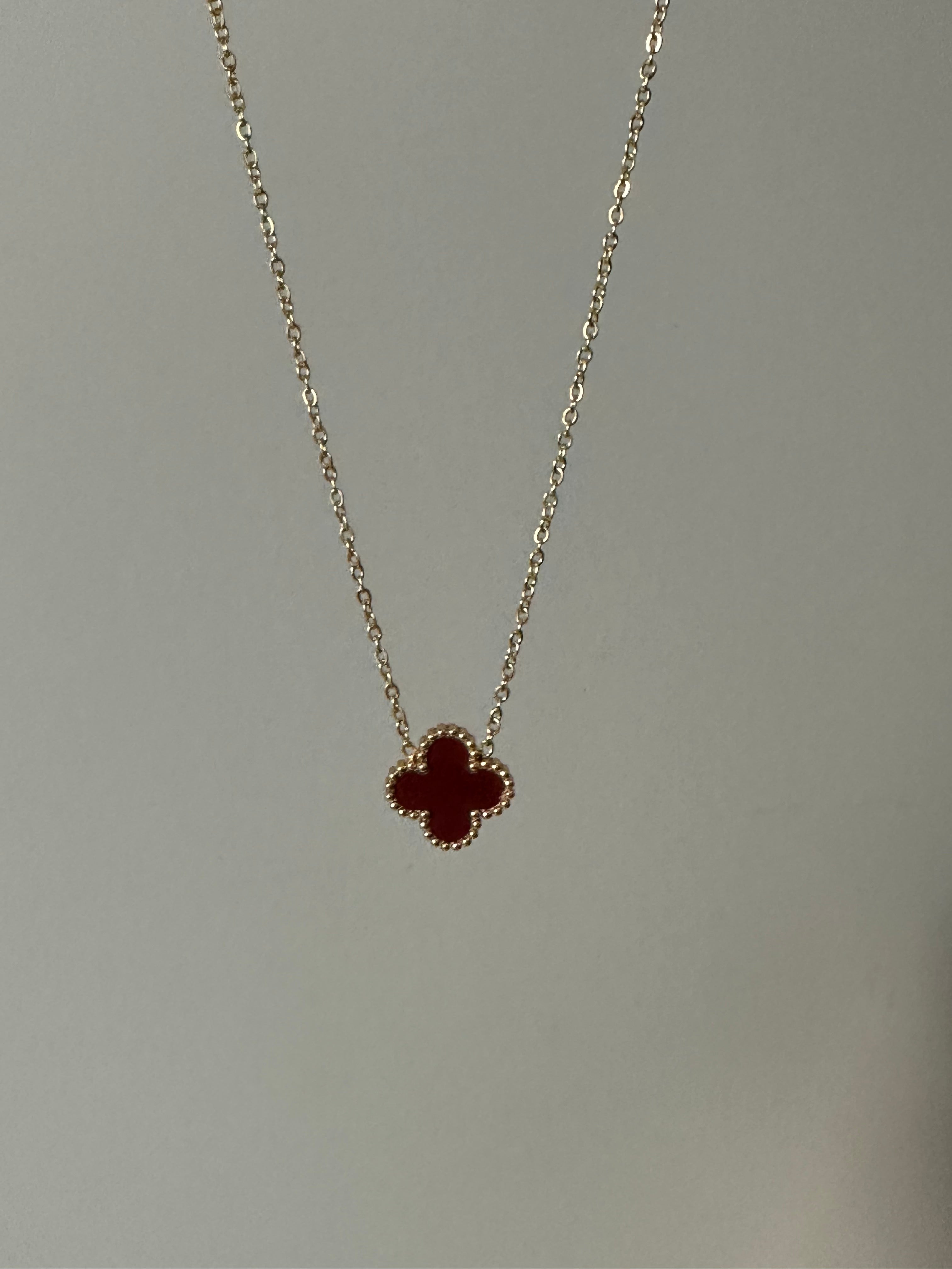 Çelik Bordo Van Cl**f Marka Model Kolye